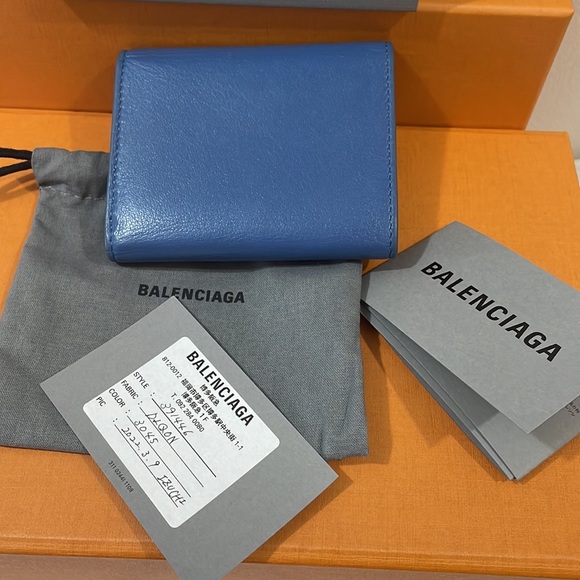 SOLD❤️Authentic Balenciaga Mini Wallet in Blue💙 - Picture 5 of 16